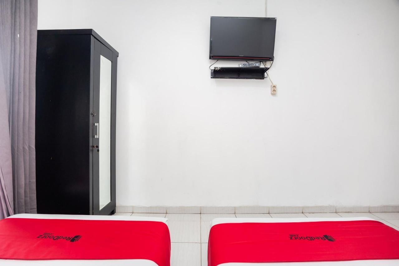 Reddoorz Syariah Near Grand Galaxy Park Hotel Ceger Buitenkant foto