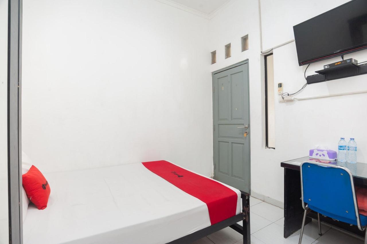 Reddoorz Syariah Near Grand Galaxy Park Hotel Ceger Buitenkant foto