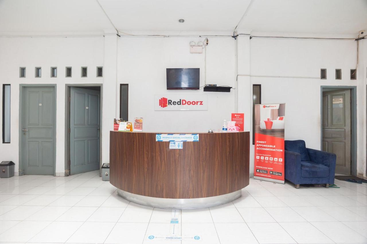 Reddoorz Syariah Near Grand Galaxy Park Hotel Ceger Buitenkant foto