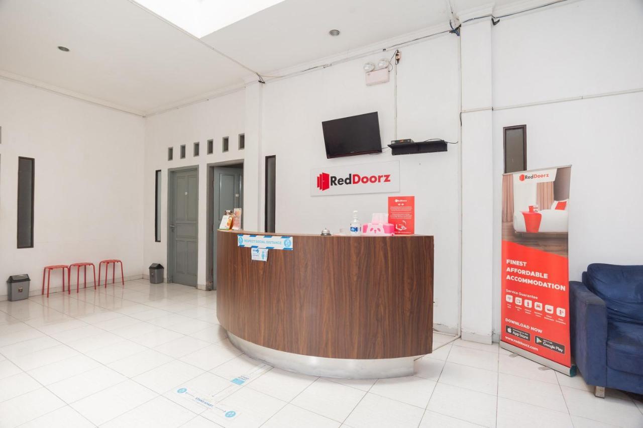 Reddoorz Syariah Near Grand Galaxy Park Hotel Ceger Buitenkant foto