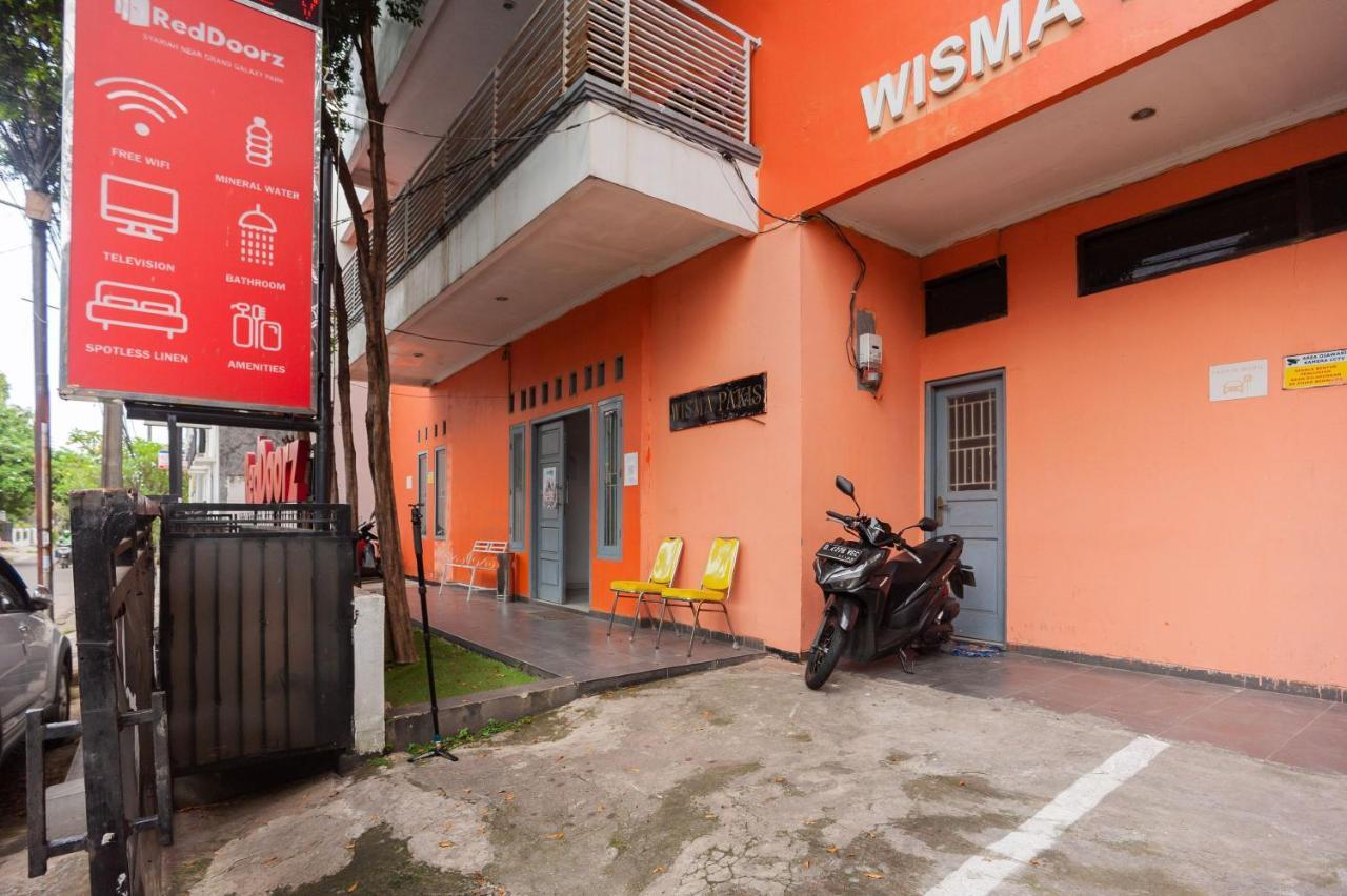 Reddoorz Syariah Near Grand Galaxy Park Hotel Ceger Buitenkant foto