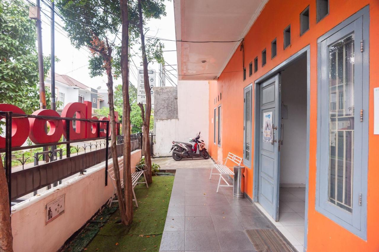 Reddoorz Syariah Near Grand Galaxy Park Hotel Ceger Buitenkant foto