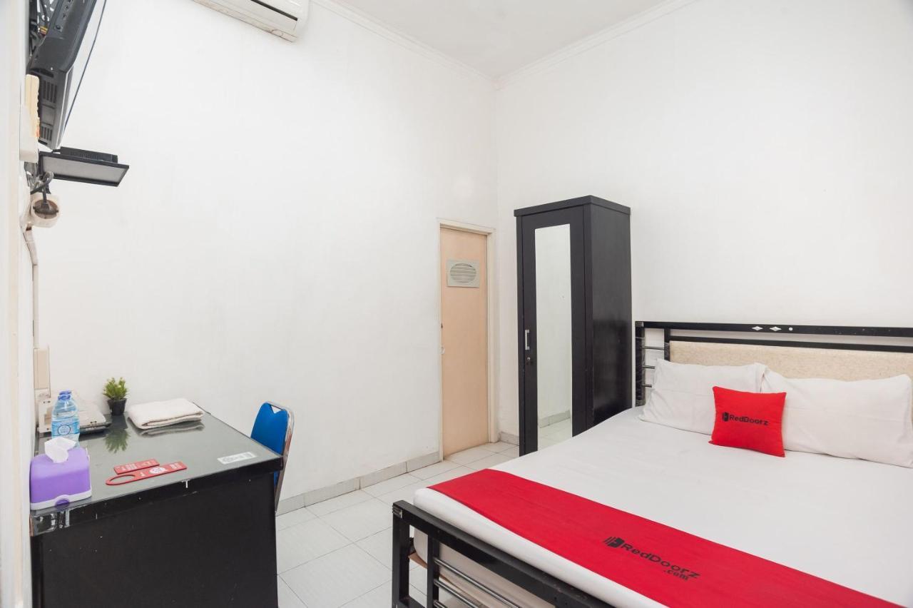 Reddoorz Syariah Near Grand Galaxy Park Hotel Ceger Buitenkant foto