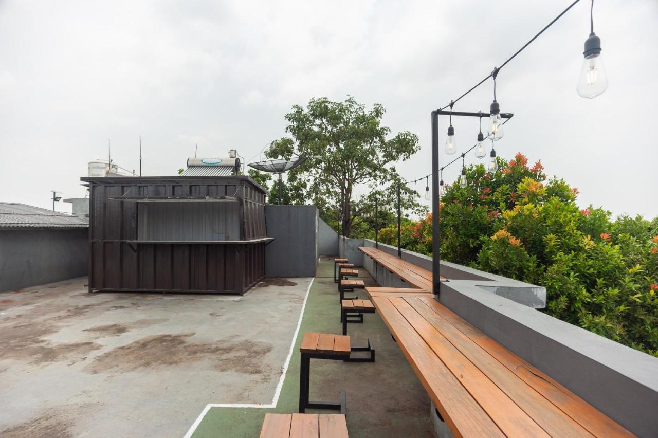 Reddoorz Syariah Near Grand Galaxy Park Hotel Ceger Buitenkant foto