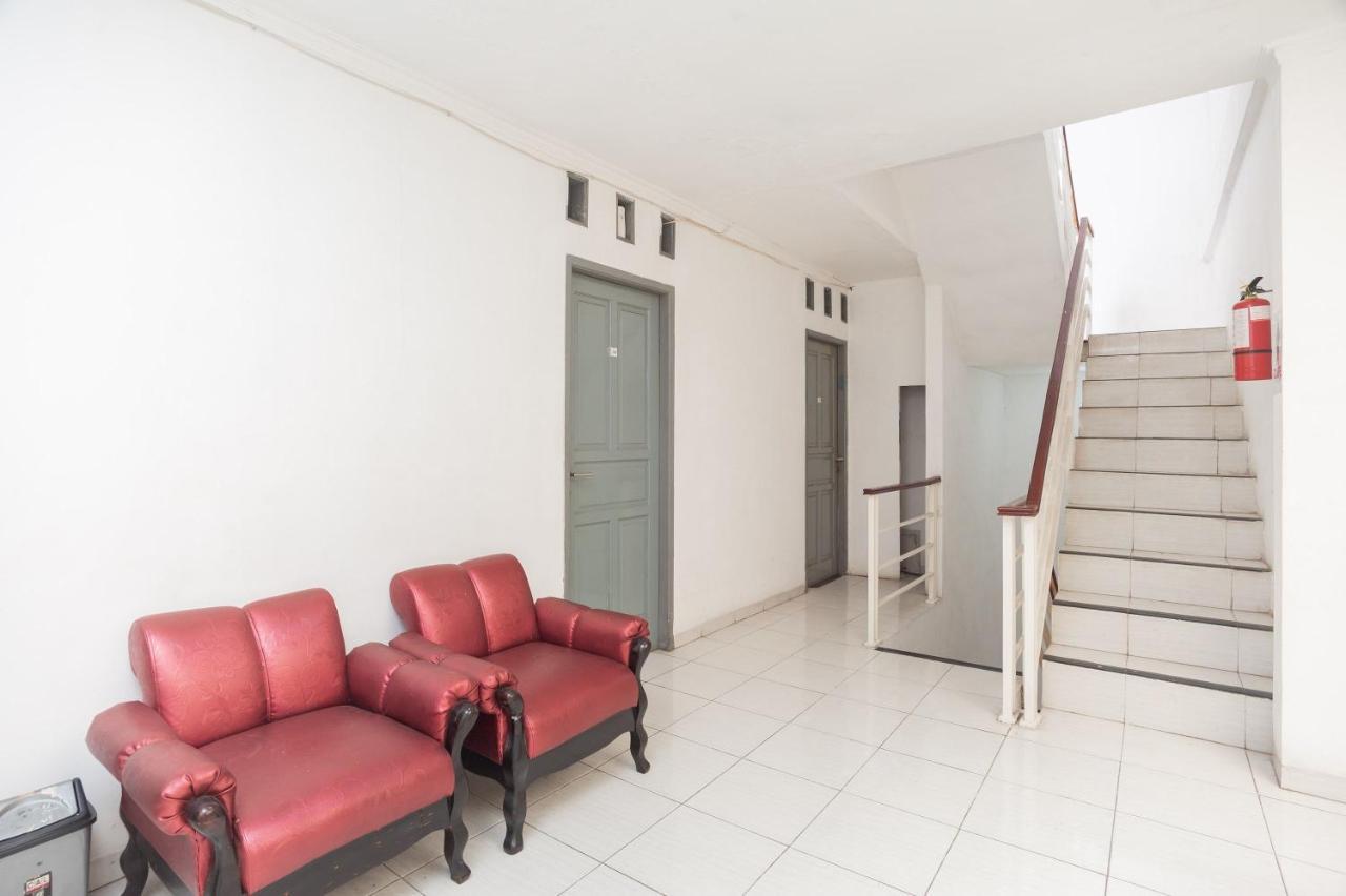Reddoorz Syariah Near Grand Galaxy Park Hotel Ceger Buitenkant foto